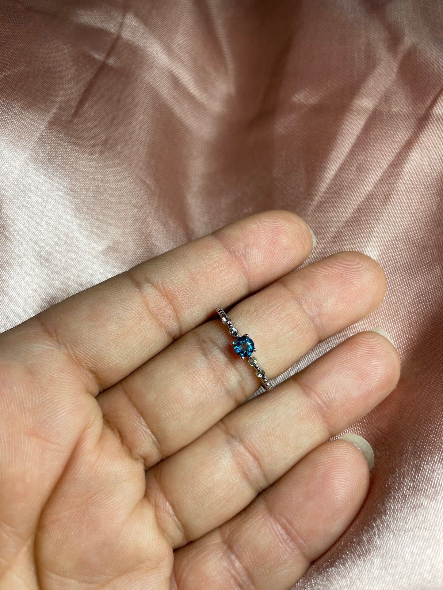 Blue sapphire ring