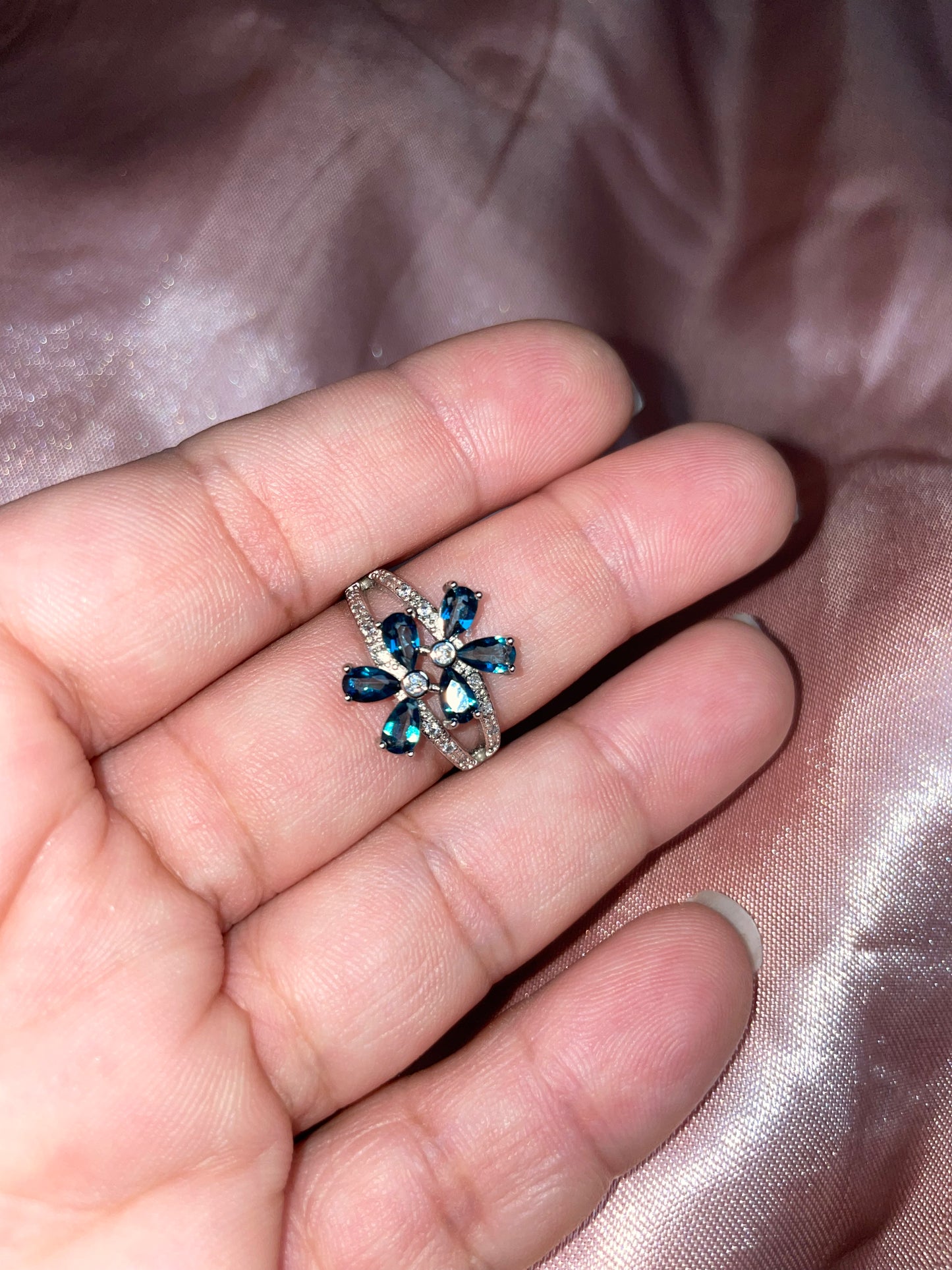 Blue sapphire ring