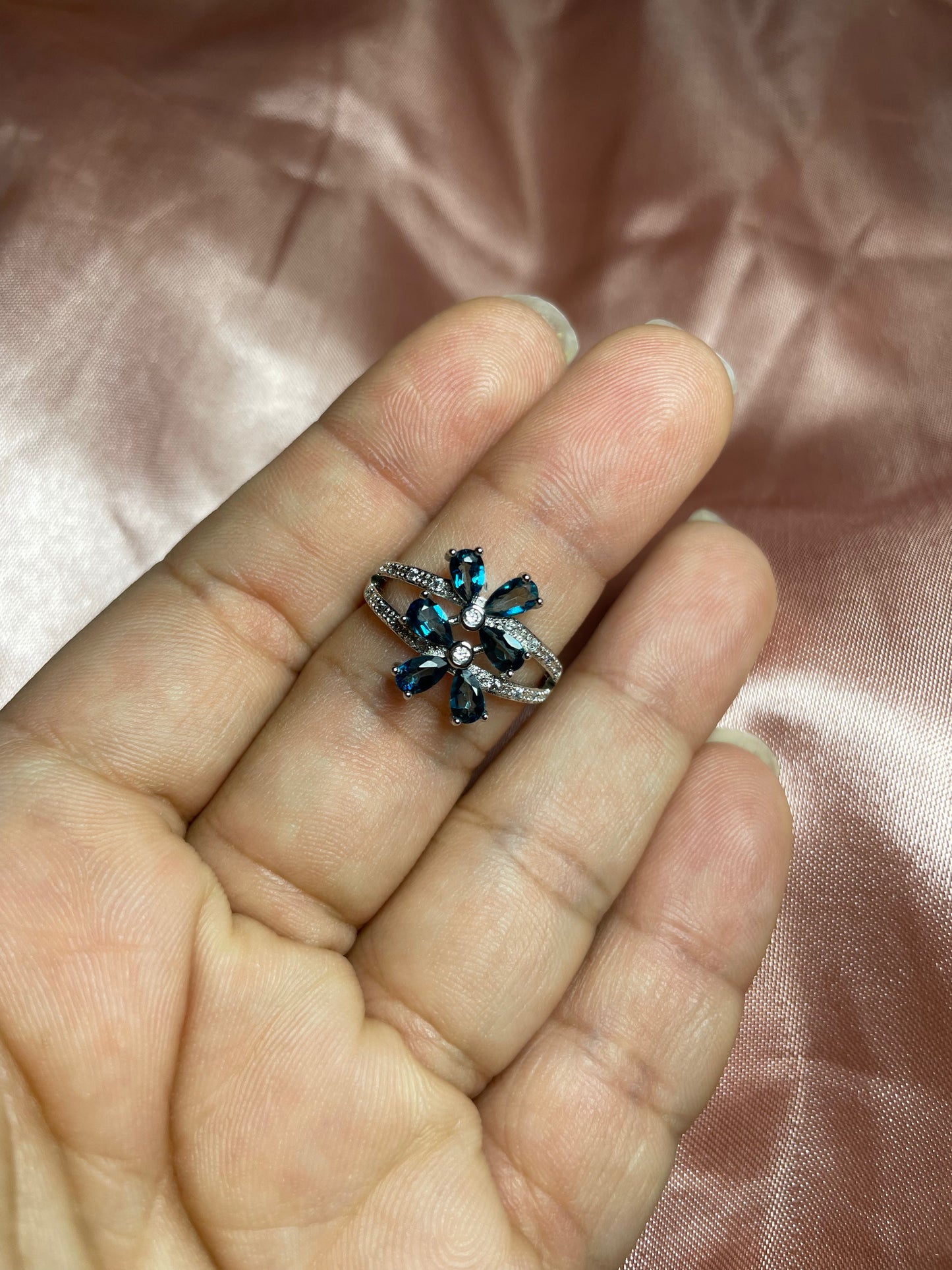Blue sapphire ring