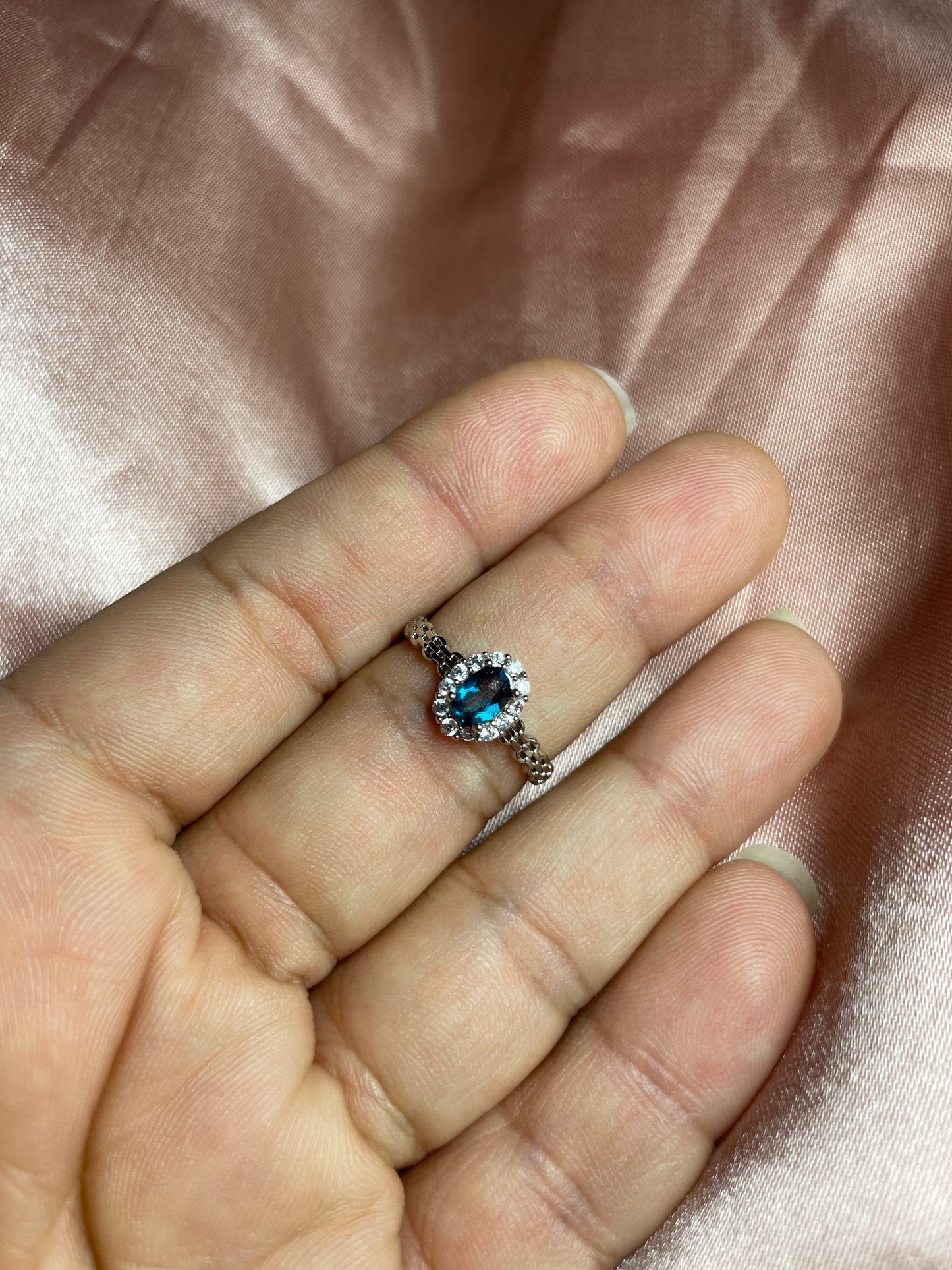 Blue sapphire ring