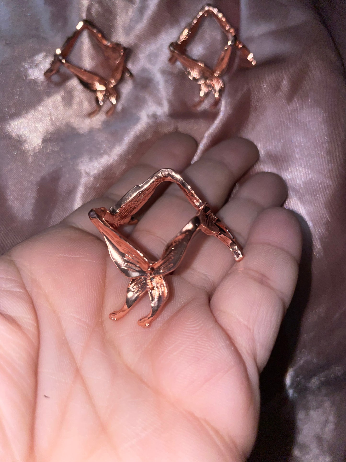 Rose gold butterfly metal sphere stands