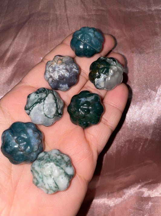 Mini moss agate pumpkin carvings 🎃